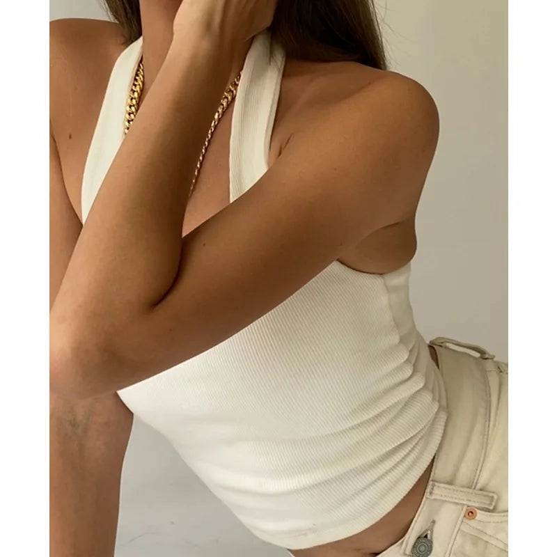 Luna Aura Crop — Top corto de cuello halter con acabado elegante y ajuste favorecedor, ideal para destacar en cualquier ocasión