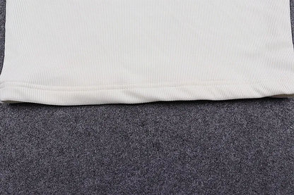 Luna Aura Crop — Top corto de cuello halter con acabado elegante y ajuste favorecedor, ideal para destacar en cualquier ocasión