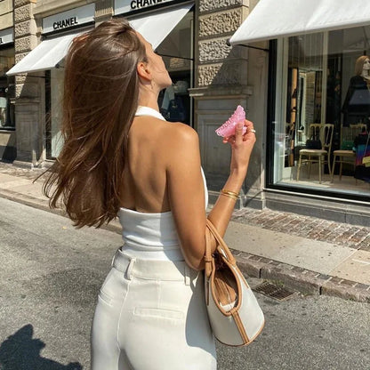 Luna Aura Crop — Top corto de cuello halter con acabado elegante y ajuste favorecedor, ideal para destacar en cualquier ocasión