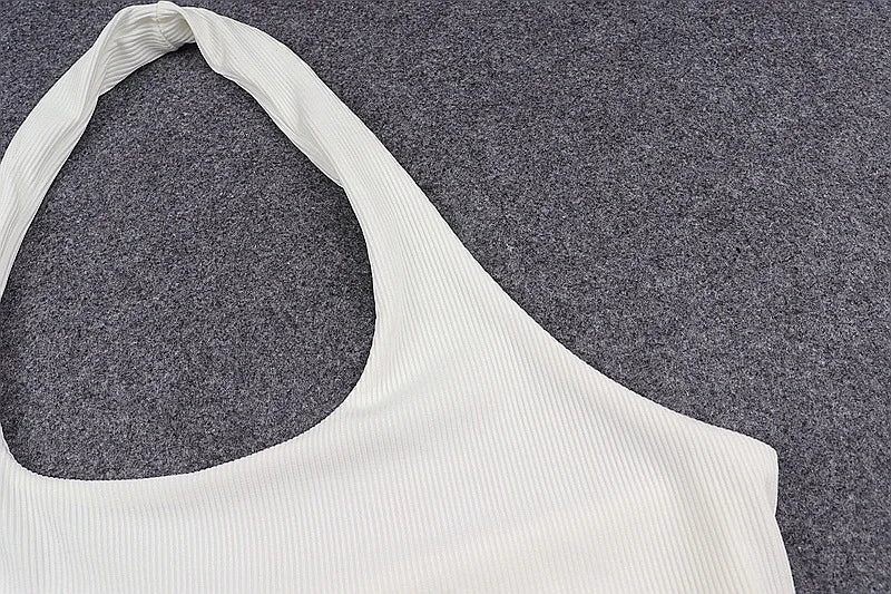 Luna Aura Crop — Top corto de cuello halter con acabado elegante y ajuste favorecedor, ideal para destacar en cualquier ocasión