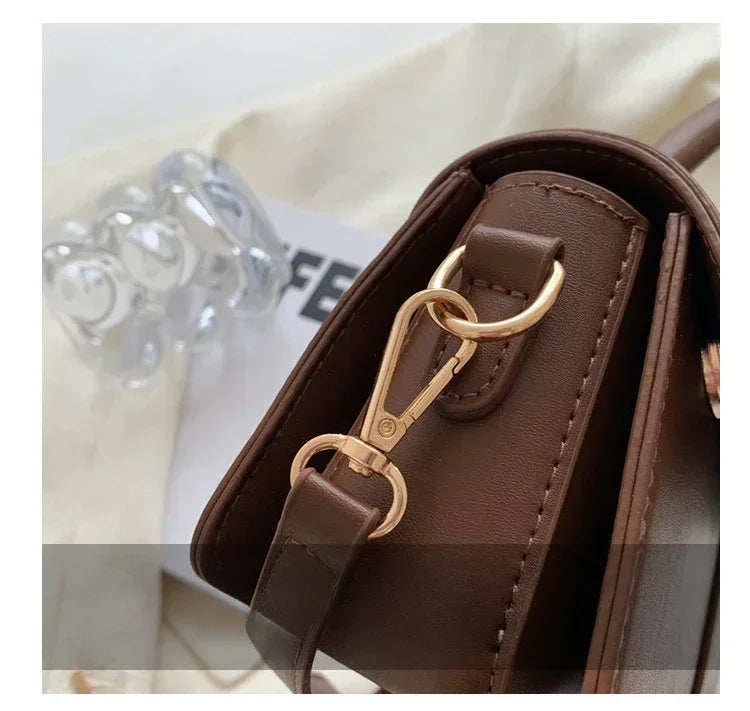 Bolso Aura Vintage-Inspirado en la elegancia clásica, este bolso aporta un toque refinado y femenino a cualquier ocasión. Ideal para quienes aman el estilo atemporal.