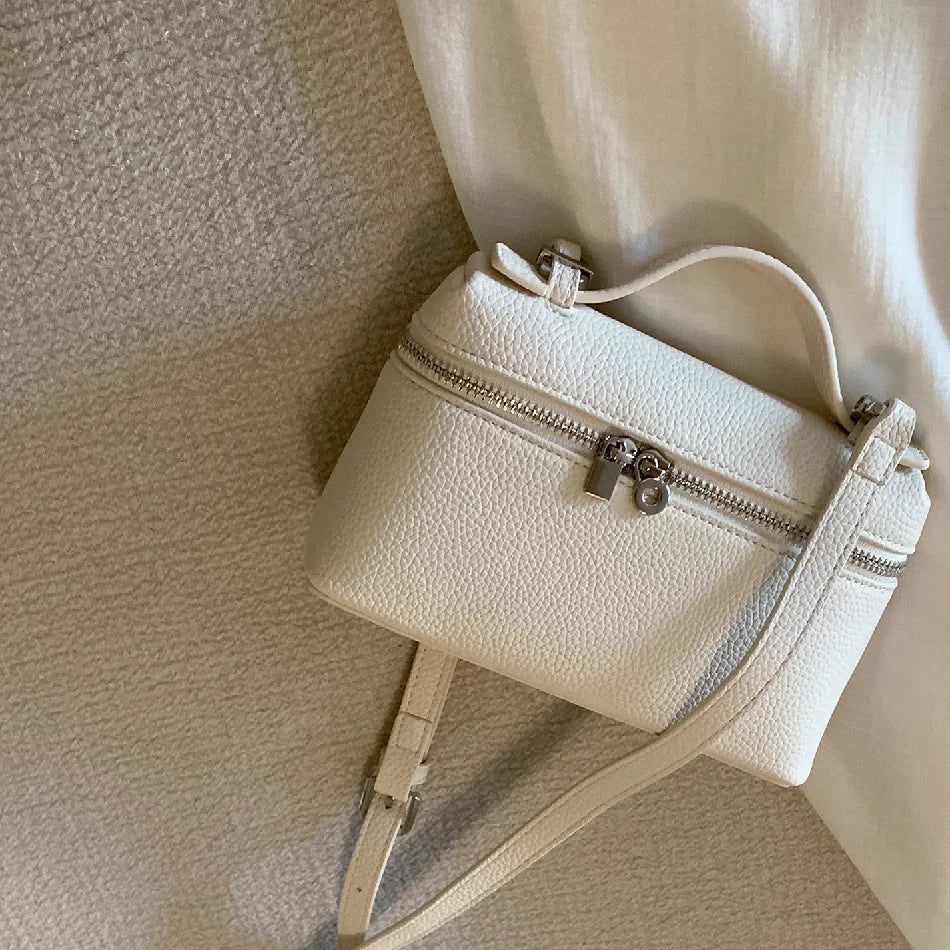 Lychelle Mini Luxe Bag — Bolso mini tipo “lunch box” con textura de grano lichi, diseño elegante y moderno, ideal para looks sofisticados y uso diario