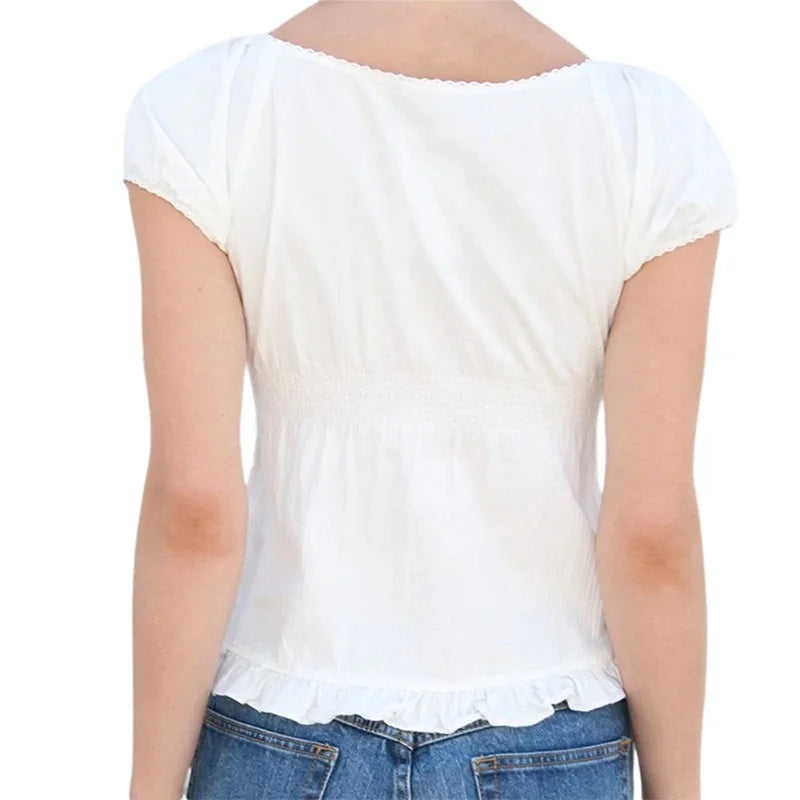 Rosélia Lace Bloom — Top corto elegante con acabado romántico, ideal para combinar con jeans, faldas o pantalones cargo