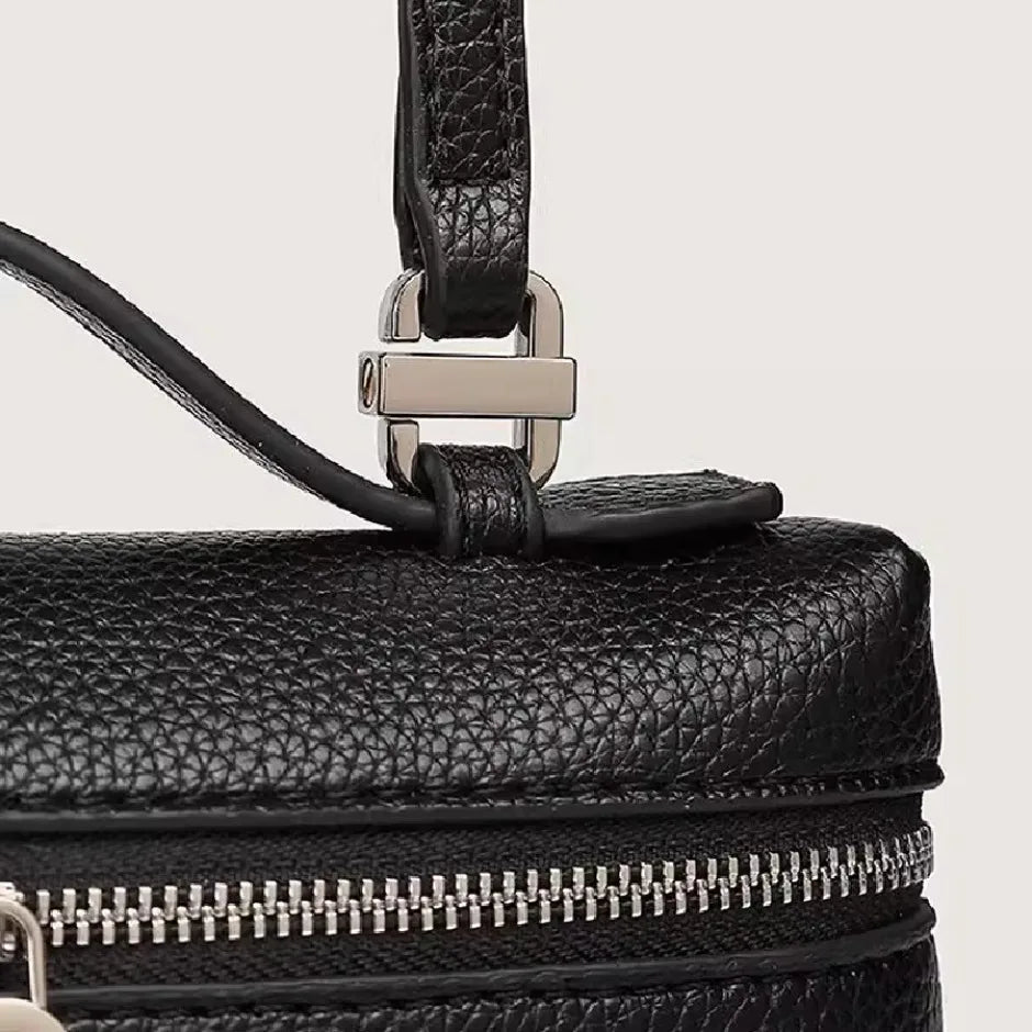 Lychelle Mini Luxe Bag — Bolso mini tipo “lunch box” con textura de grano lichi, diseño elegante y moderno, ideal para looks sofisticados y uso diario