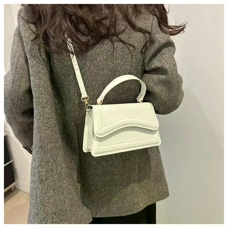 Bolso Aura de Lujo-Un bolso elegante y funcional que transmite exclusividad, confianza y buen gusto en cada detalle.