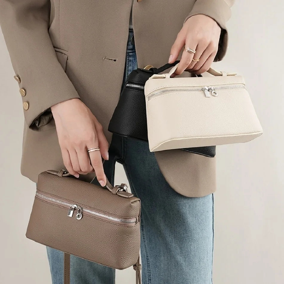 Lychelle Mini Luxe Bag — Bolso mini tipo “lunch box” con textura de grano lichi, diseño elegante y moderno, ideal para looks sofisticados y uso diario