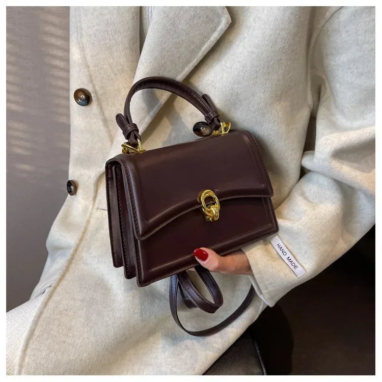 Bolso Aura Vintage-Inspirado en la elegancia clásica, este bolso aporta un toque refinado y femenino a cualquier ocasión. Ideal para quienes aman el estilo atemporal.