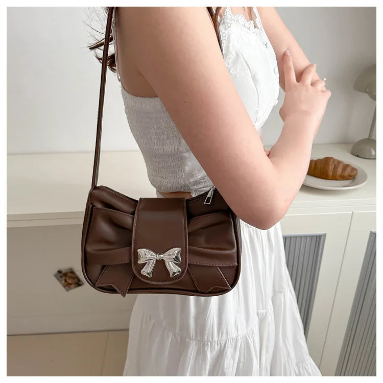 Marbelle Casual Elegance — Bolso bajo el brazo con diseño sofisticado, ligero y práctico para uso diario y salidas nocturnas