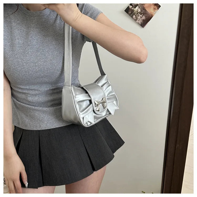 Marbelle Casual Elegance — Bolso bajo el brazo con diseño sofisticado, ligero y práctico para uso diario y salidas nocturnas