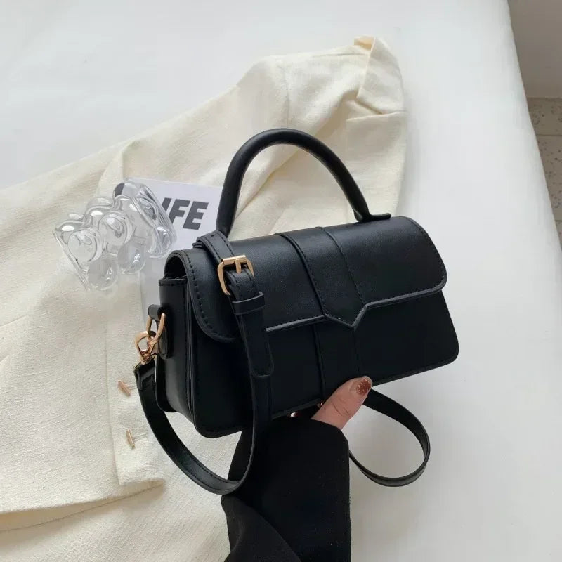 Bolso Aura Vintage-Inspirado en la elegancia clásica, este bolso aporta un toque refinado y femenino a cualquier ocasión. Ideal para quienes aman el estilo atemporal.