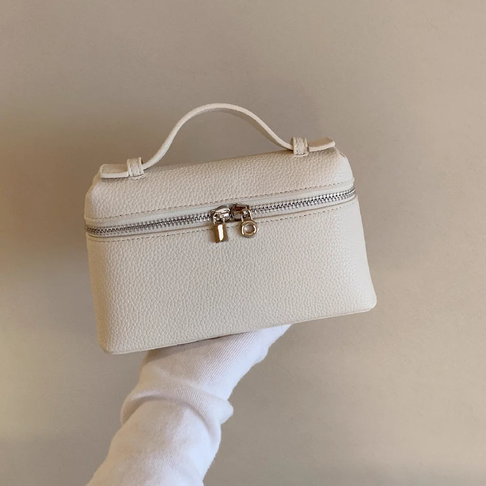 Lychelle Mini Luxe Bag — Bolso mini tipo “lunch box” con textura de grano lichi, diseño elegante y moderno, ideal para looks sofisticados y uso diario