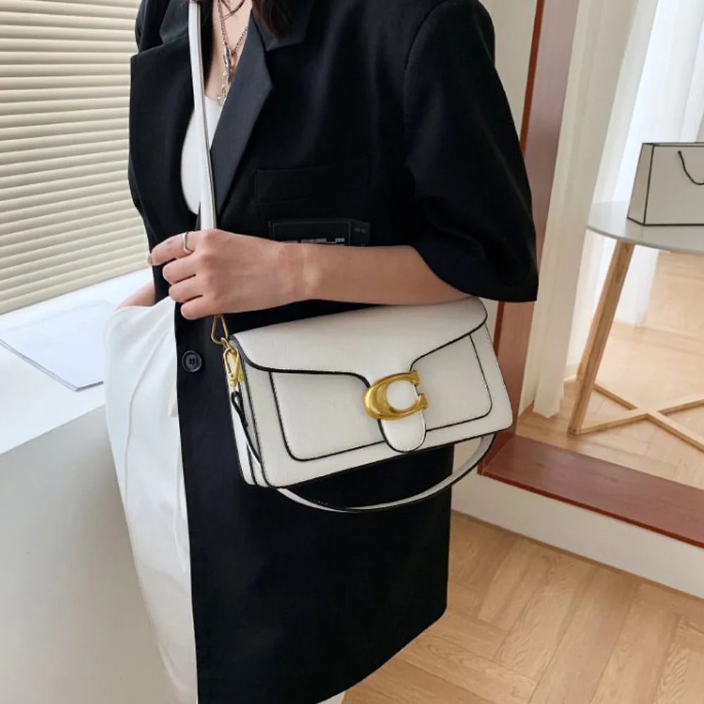Bolso Doble Elegancia-Diseñado para mujeres que buscan estilo y comodidad. Sus dos correas ofrecen versatilidad para llevarlo al hombro o cruzado, adaptándose a cualquier ocasión.