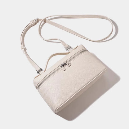 Lychelle Mini Luxe Bag — Bolso mini tipo “lunch box” con textura de grano lichi, diseño elegante y moderno, ideal para looks sofisticados y uso diario