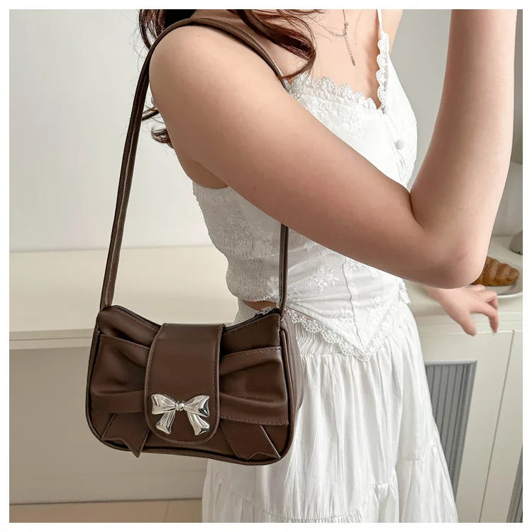 Marbelle Casual Elegance — Bolso bajo el brazo con diseño sofisticado, ligero y práctico para uso diario y salidas nocturnas