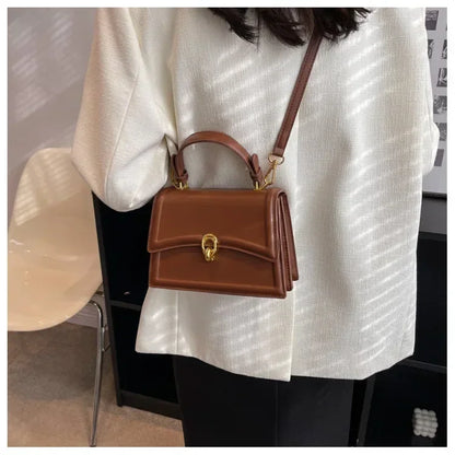Bolso Aura Vintage-Inspirado en la elegancia clásica, este bolso aporta un toque refinado y femenino a cualquier ocasión. Ideal para quienes aman el estilo atemporal.