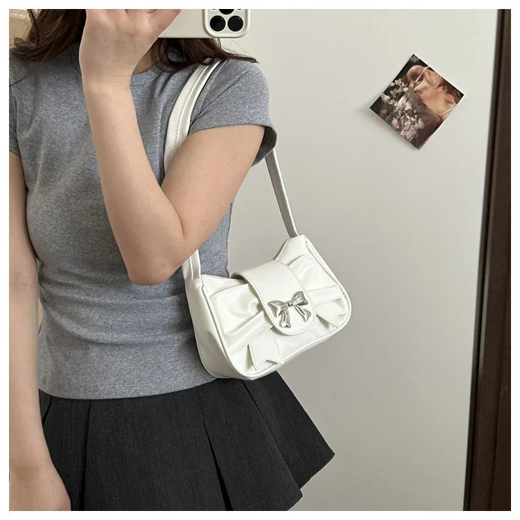 Marbelle Casual Elegance — Bolso bajo el brazo con diseño sofisticado, ligero y práctico para uso diario y salidas nocturnas