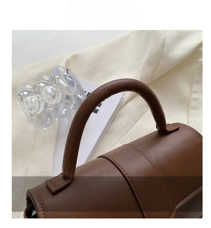 Bolso Aura Vintage-Inspirado en la elegancia clásica, este bolso aporta un toque refinado y femenino a cualquier ocasión. Ideal para quienes aman el estilo atemporal.