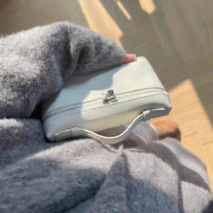 Lychelle Mini Luxe Bag — Bolso mini tipo “lunch box” con textura de grano lichi, diseño elegante y moderno, ideal para looks sofisticados y uso diario