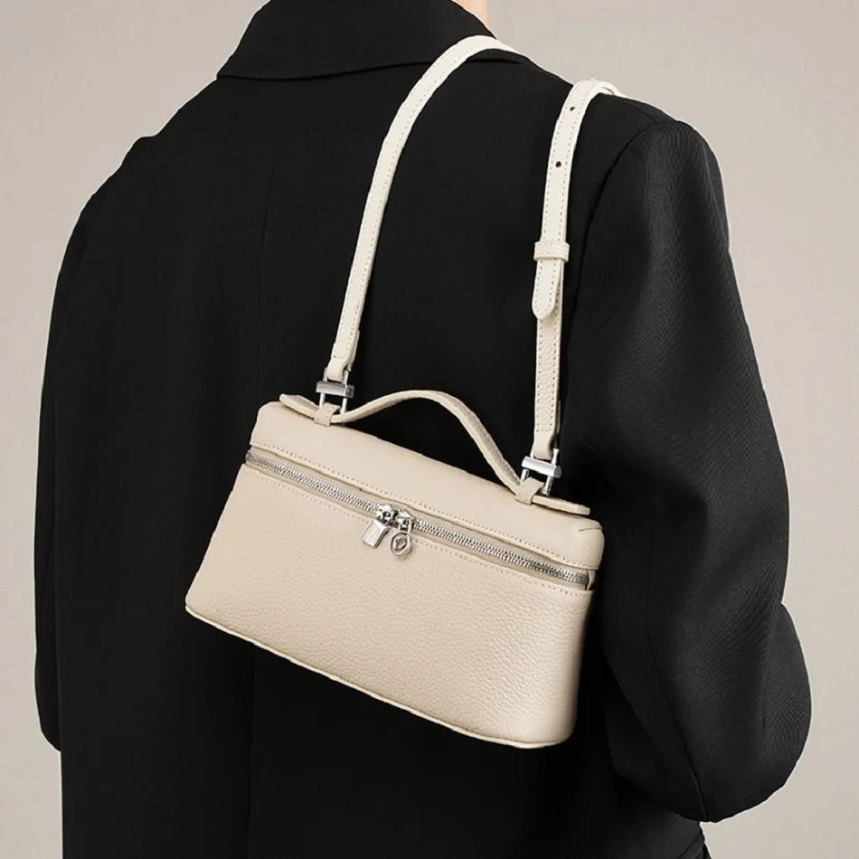 Lychelle Mini Luxe Bag — Bolso mini tipo “lunch box” con textura de grano lichi, diseño elegante y moderno, ideal para looks sofisticados y uso diario