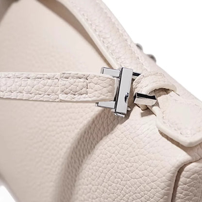 Lychelle Mini Luxe Bag — Bolso mini tipo “lunch box” con textura de grano lichi, diseño elegante y moderno, ideal para looks sofisticados y uso diario