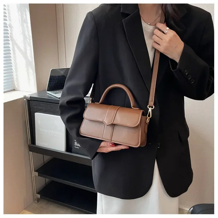 Bolso Aura Vintage-Inspirado en la elegancia clásica, este bolso aporta un toque refinado y femenino a cualquier ocasión. Ideal para quienes aman el estilo atemporal.