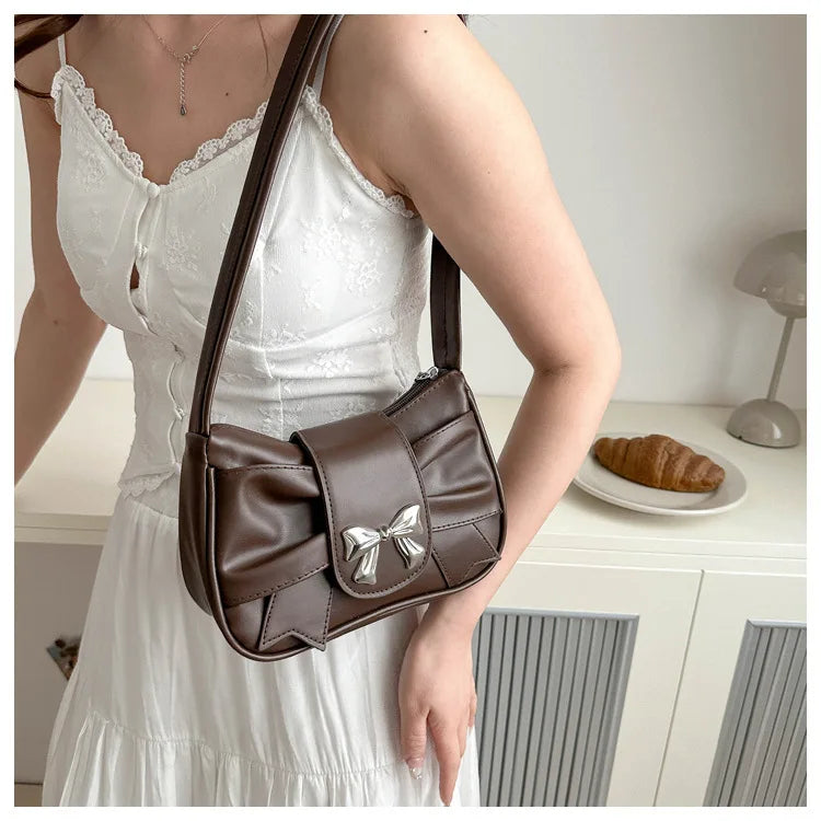 Marbelle Casual Elegance — Bolso bajo el brazo con diseño sofisticado, ligero y práctico para uso diario y salidas nocturnas
