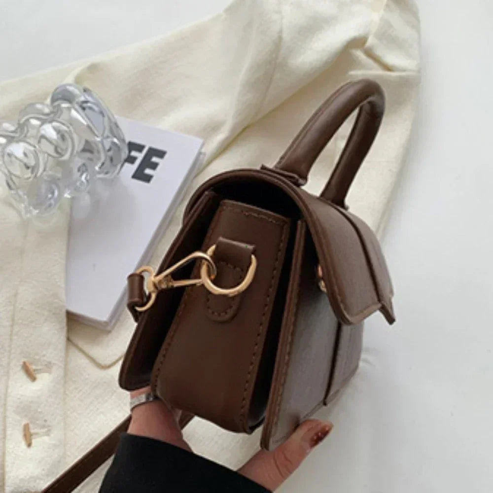 Bolso Aura Vintage-Inspirado en la elegancia clásica, este bolso aporta un toque refinado y femenino a cualquier ocasión. Ideal para quienes aman el estilo atemporal.