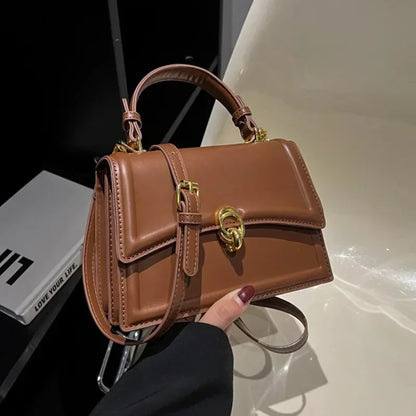 Bolso Aura Vintage-Inspirado en la elegancia clásica, este bolso aporta un toque refinado y femenino a cualquier ocasión. Ideal para quienes aman el estilo atemporal.
