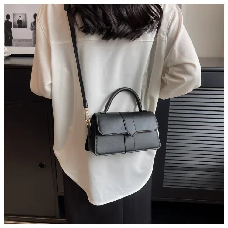 Bolso Aura Vintage-Inspirado en la elegancia clásica, este bolso aporta un toque refinado y femenino a cualquier ocasión. Ideal para quienes aman el estilo atemporal.