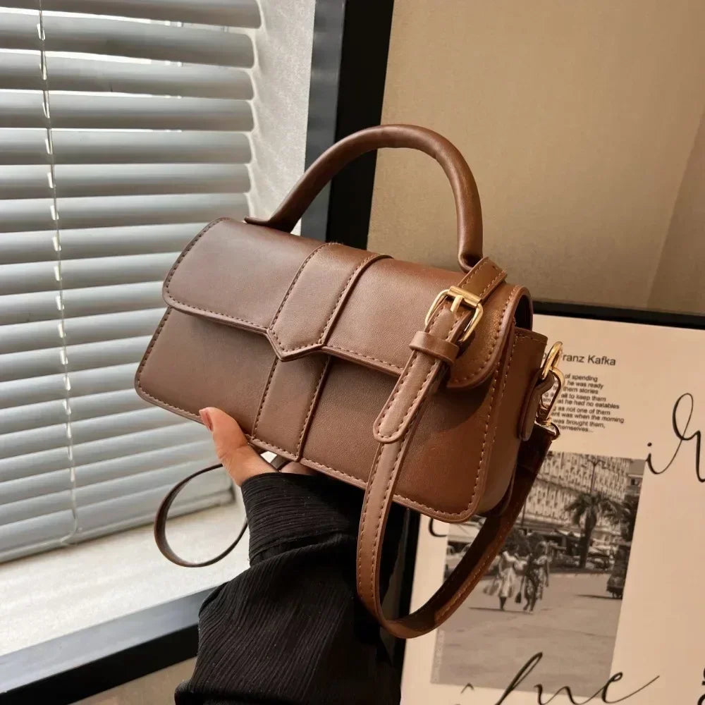 Bolso Aura Vintage-Inspirado en la elegancia clásica, este bolso aporta un toque refinado y femenino a cualquier ocasión. Ideal para quienes aman el estilo atemporal.