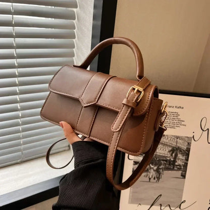 Bolso Aura Vintage-Inspirado en la elegancia clásica, este bolso aporta un toque refinado y femenino a cualquier ocasión. Ideal para quienes aman el estilo atemporal.