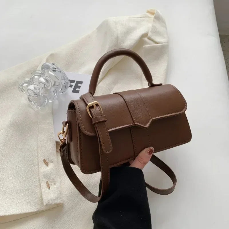 Bolso Aura Vintage-Inspirado en la elegancia clásica, este bolso aporta un toque refinado y femenino a cualquier ocasión. Ideal para quienes aman el estilo atemporal.